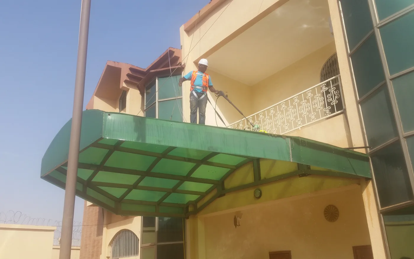Airless spray application